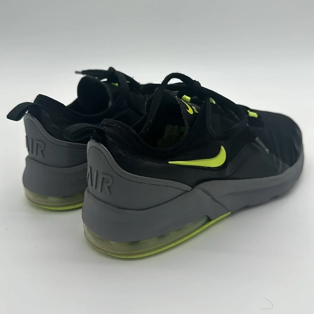 Nike Air Max Motion 2 GS Sneakers Youth Size 7 Black Volt Gray AQ2741–011